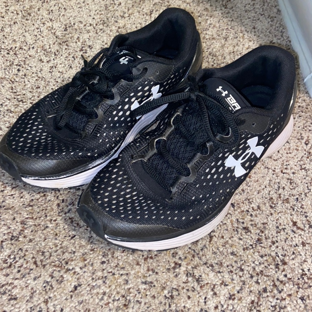 Under Armor tennis shoes